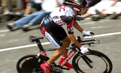 【足彩网官网】意甲焦点战，佛罗伦萨客场2-2险平拉齐奥，科穆佐补时送点德赫亚神扑难救主