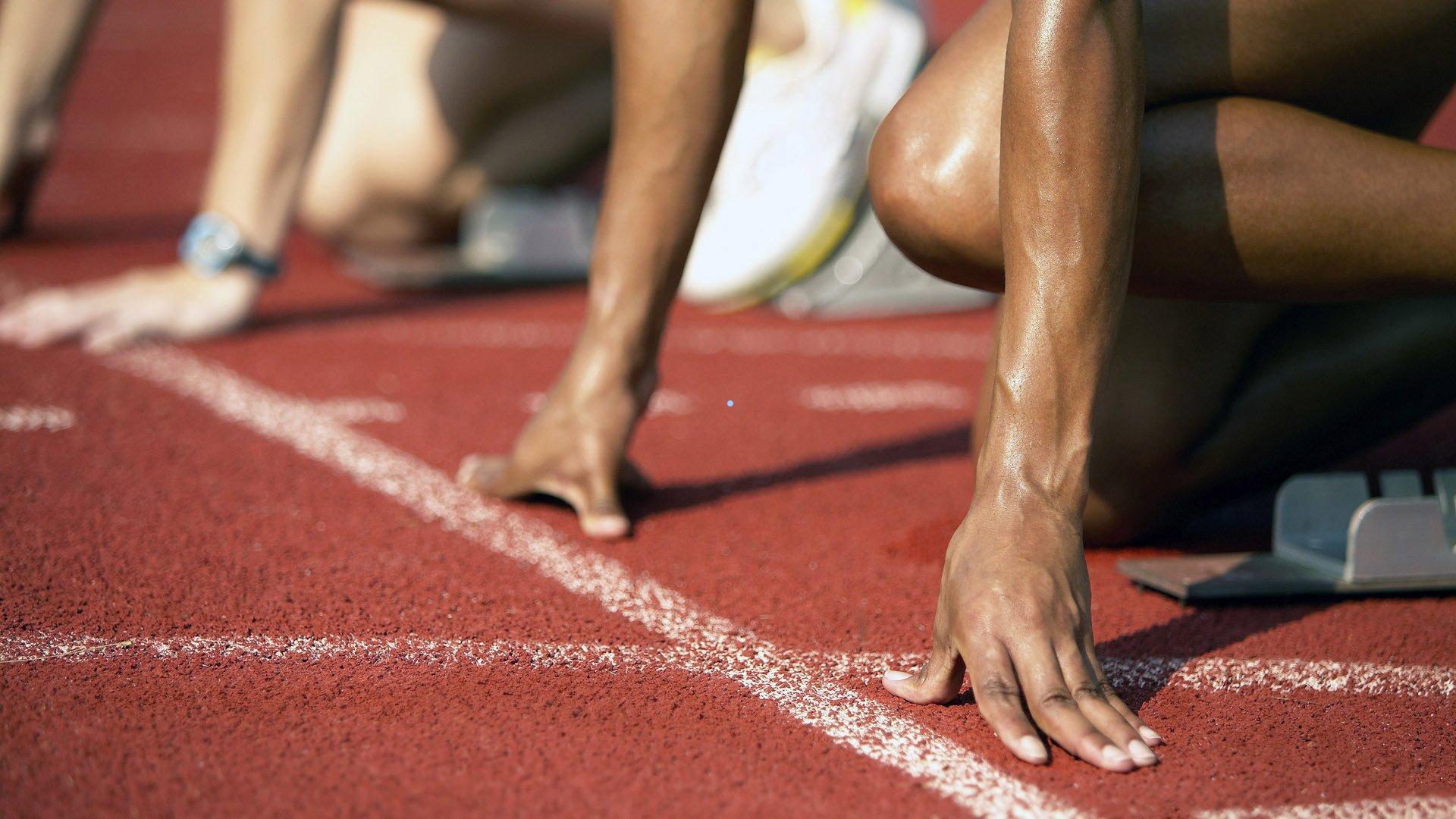 威少赛后激情迸发，笑容满面庆贺球队关键胜利