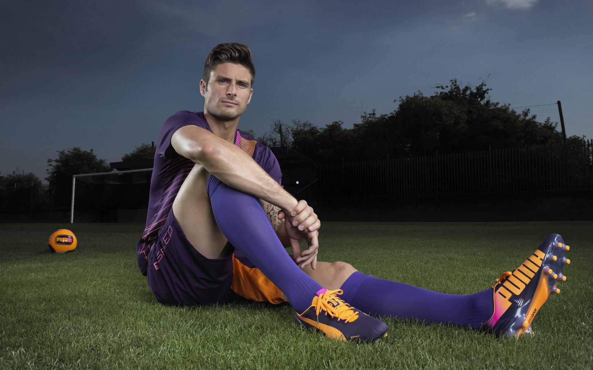 希勒力挺热苏斯首发，终结能力出众，哲凯赖什主力地位受挑战